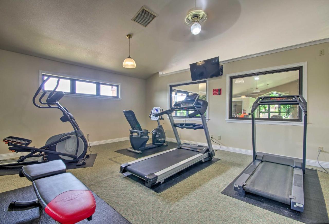Pet-Friendly Branson Getaway With Private Patio! Appartamento Esterno foto
